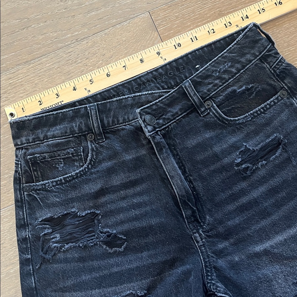 NWT American Eagle Distressed Black Denim Mom Shorts size 4 - Picture 5 of 11